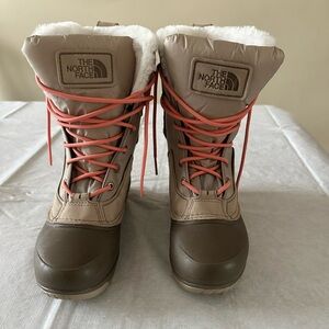 The North Face Winter Boots Women's Size 7 Waterproof Brand New!